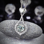 Load image into Gallery viewer, Twinkling Heart Waterdrop Stone Necklace
